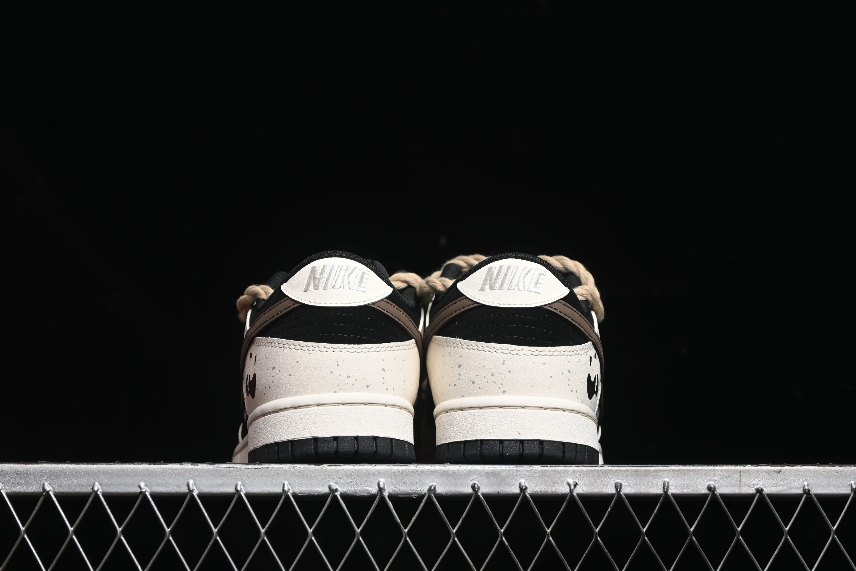All categories Nk SB Dunk series Nk SB Dunk Low Low-top sneakers Nk Dunk Low TMS Little Red Panda Dopamine Mocha Chinese style splash-ink old deconstruction Low-top casual sneakers DD1391-100
